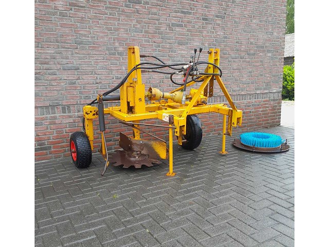 Rooier, aanaarder & compoststrooier voor moerbedden - afbeelding 15 van  21