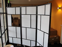 Roomdivider met doorgeefluik. 3-delig. afmeting ca. 210 x 180 cm. - afbeelding 1 van  3