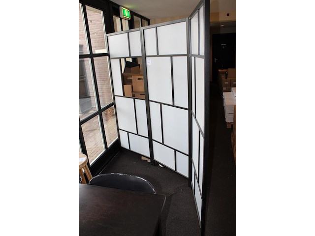 Roomdivider met doorgeefluik. 3-delig. afmeting ca. 210 x 180 cm. - afbeelding 2 van  3