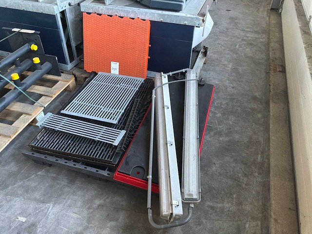Roostervloerdelen en armaturen - afbeelding 1 van  4