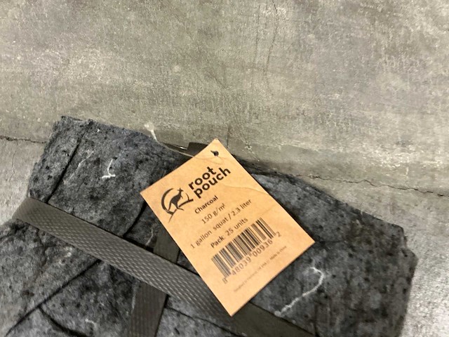 Root pouch charcoal squat 2,3l kweekzak (3100x) - afbeelding 3 van  4