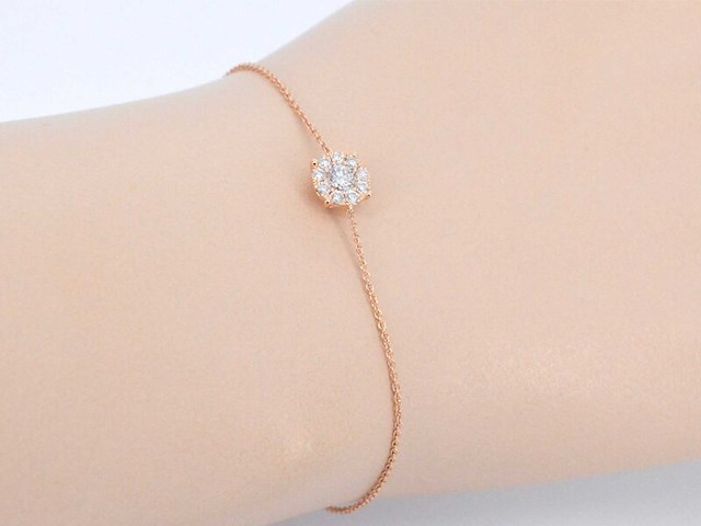 Rosegouden armband met een diamanten bedel - afbeelding 1 van  7