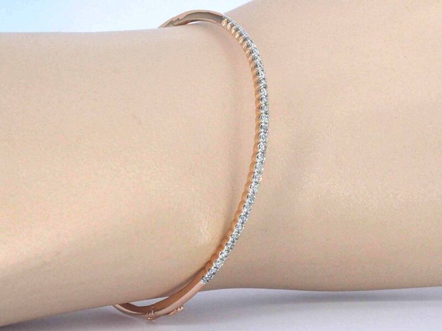 Rosegouden bangle armband met natuurlijke briljant geslepen diamanten - afbeelding 2 van  9