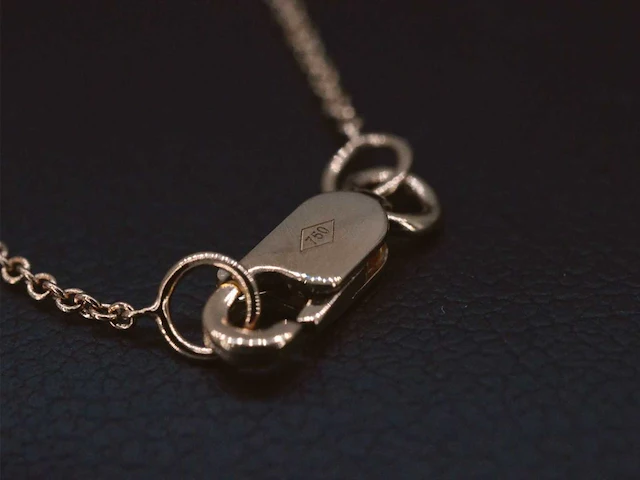 Rosegouden collier klavervier diamant - afbeelding 7 van  8