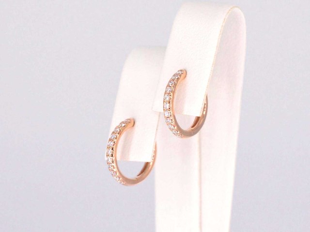 Rosegouden creolen met diamanten - afbeelding 4 van  9