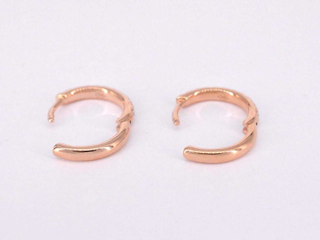 Rosegouden creolen met diamanten - afbeelding 6 van  9