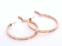 Rosegouden creolen met diamanten - afbeelding 8 van  10