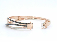 Rosegouden design armband met witte en zwarte briljanten diamanten - afbeelding 4 van  9