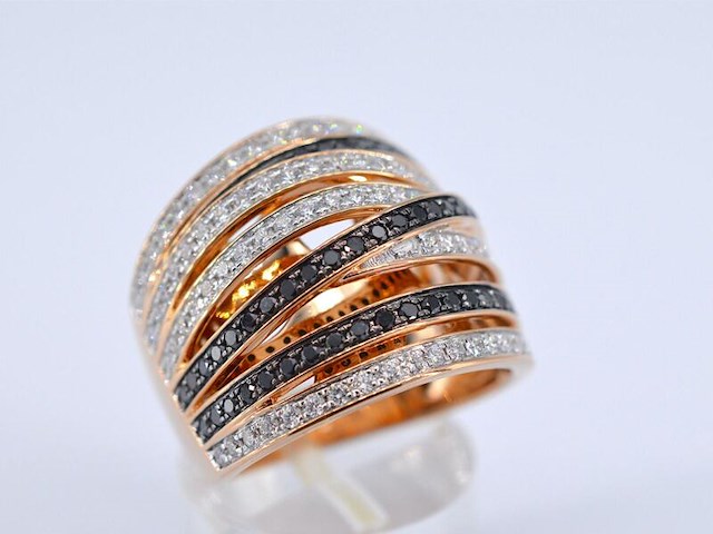 Rosegouden design ring met witte en zwarte briljanten diamanten - afbeelding 6 van  10