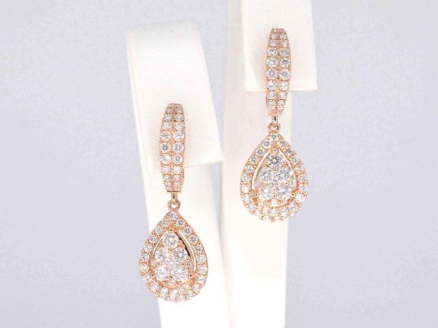 Rosegouden druppelvormige oorhangers met briljant geslepen diamanten - afbeelding 1 van  9
