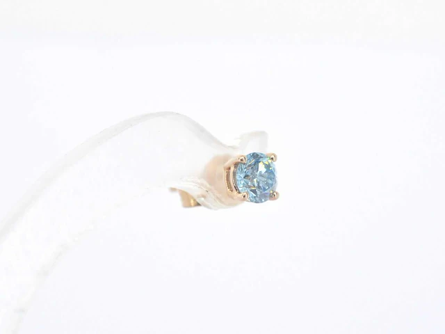 Roségouden oorbellen blauwe diamant - afbeelding 5 van  7