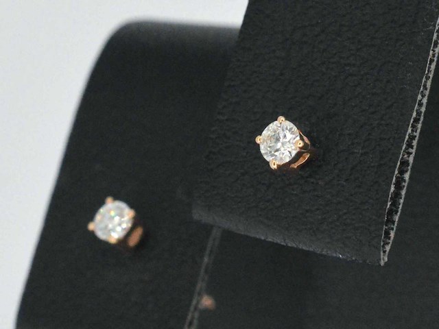 Rosegouden oorbellen met diamant - afbeelding 9 van  11