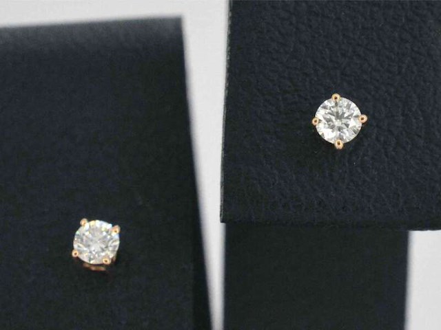 Rosegouden oorbellen met diamant - afbeelding 1 van  11