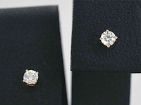 Rosegouden oorbellen met diamant