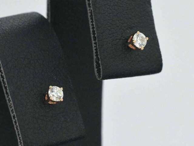Rosegouden oorbellen met diamant - afbeelding 6 van  11