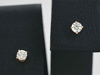 Rosegouden oorbellen met diamant