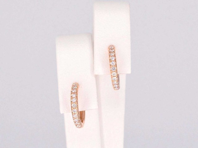 Rosegouden oorbellen met diamanten - afbeelding 9 van  9