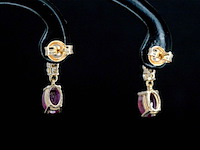 Rosegouden oorbellen met robijnen en diamanten - afbeelding 3 van  6