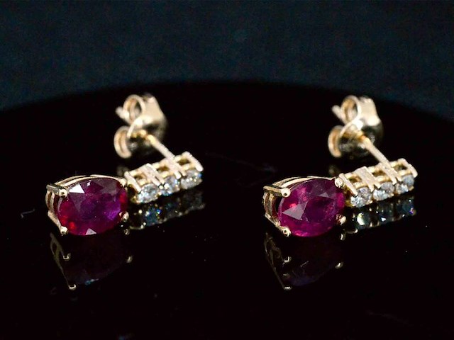 Rosegouden oorbellen met robijnen en diamanten - afbeelding 4 van  6