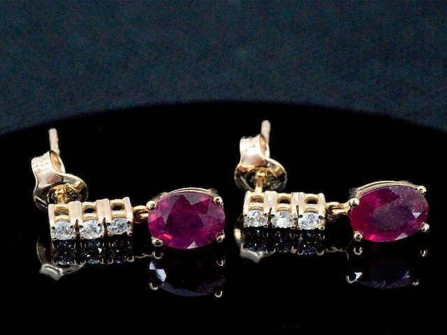 Rosegouden oorbellen met robijnen en diamanten - afbeelding 5 van  6