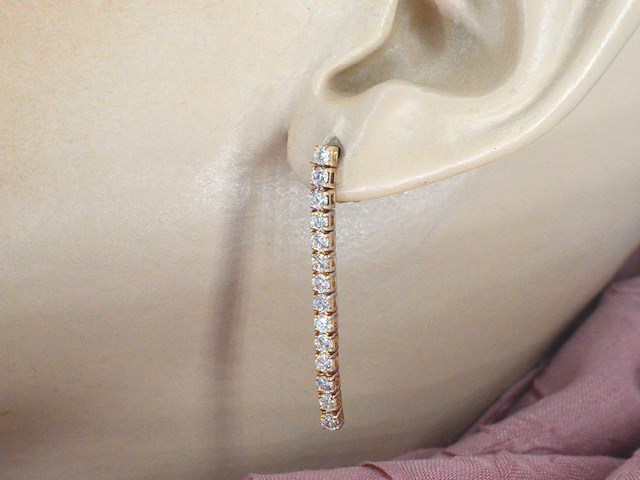 Rosegouden oorhangers met natuurlijke diamanten - afbeelding 1 van  9