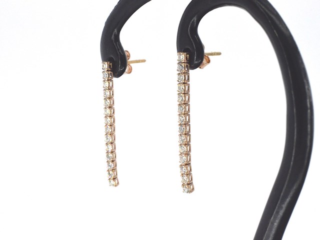 Rosegouden oorhangers met natuurlijke diamanten - afbeelding 3 van  9