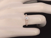 Rosegouden ring met een peer geslepen diamant - afbeelding 4 van  11