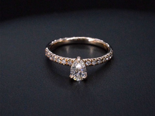 Rosegouden ring met een peer geslepen diamant - afbeelding 9 van  11