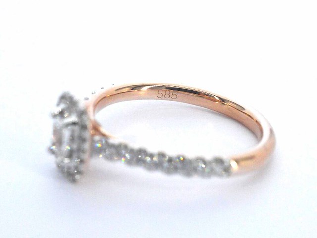 Rosegouden ring met natuurlijke baguette en briljant geslepen diamanten - afbeelding 7 van  8