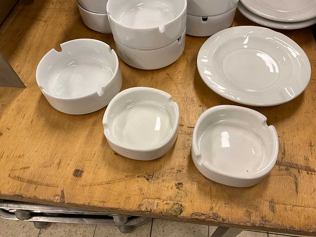 Rosenthal & mosa partij porseleinen asbakken (38x) - afbeelding 3 van  7