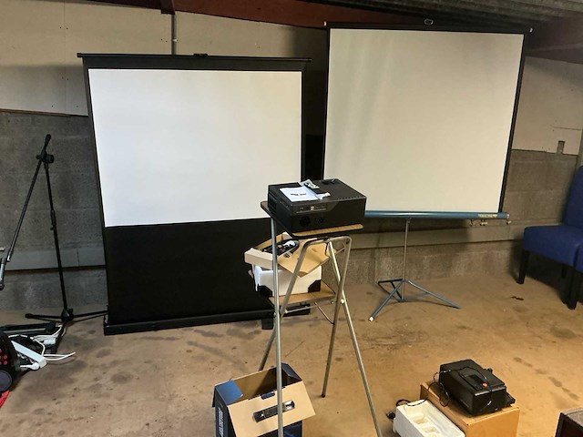Rosh m18 beamers & diaprojectie met scherm (2x) - afbeelding 1 van  10