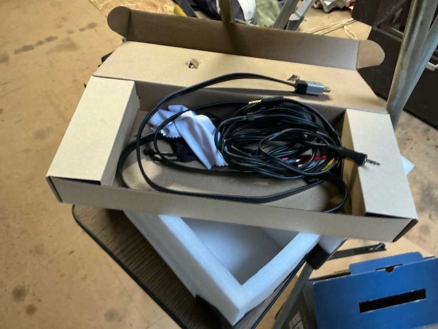 Rosh m18 beamers & diaprojectie met scherm (2x) - afbeelding 5 van  10