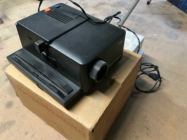 Rosh m18 beamers & diaprojectie met scherm (2x) - afbeelding 9 van  10