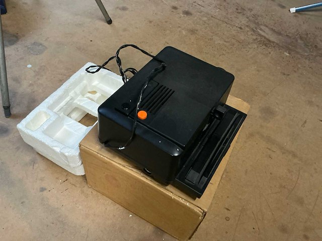 Rosh m18 beamers & diaprojectie met scherm (2x) - afbeelding 10 van  10