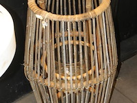 Rotan windlicht met hoogte 62 cm. - afbeelding 2 van  2