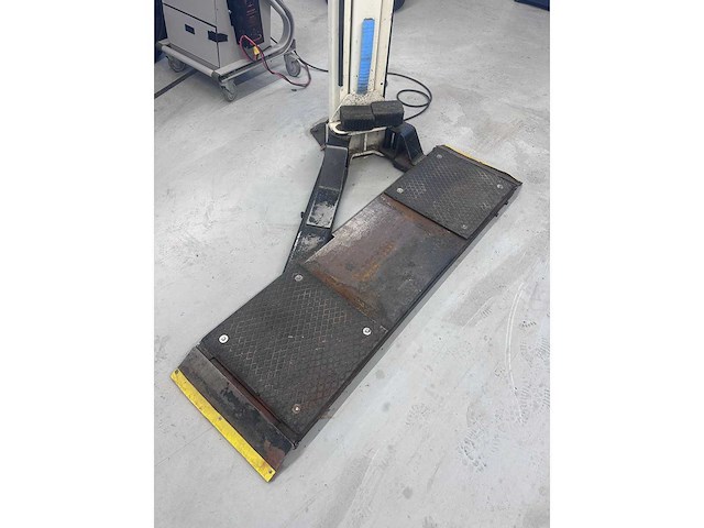 Rotary - 3000kg 2 koloms hefbrug schaar opname - afbeelding 7 van  7