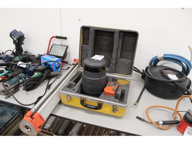 Roterend laser agl eagl-2 met ontvanger en statief in koffer. - afbeelding 1 van  2