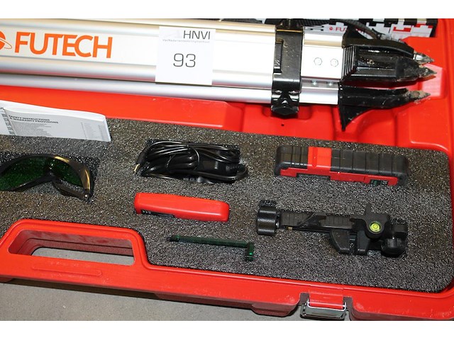 Roterend laser futech spinner met driepoot en accessoires in kunststof koffer. - afbeelding 4 van  4