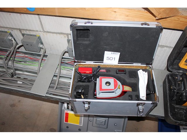 Roterend laser vector 300hv met ontvanger in koffer met accessoires. - afbeelding 1 van  5