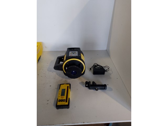 Roterende laser leica, rugby 840, bouwjaar 20222015, zelfstellend horizontaal/verticaal - afbeelding 1 van  11