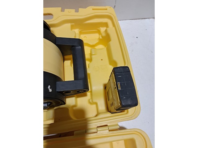 Roterende laser zelfstellend horizontaal leica, rugby 810, bouwjaar 2014 - afbeelding 7 van  12