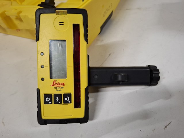 Roterende laser zelfstellend horizontaal leica, rugby 810, bouwjaar 2014 - afbeelding 9 van  10