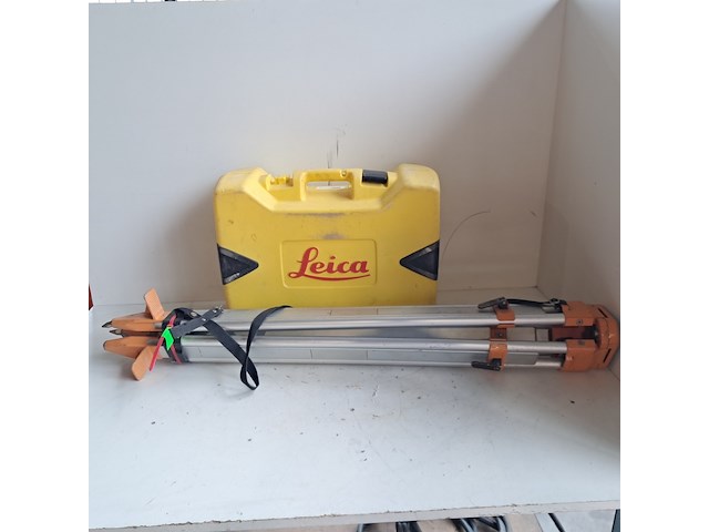 Roterende laser zelfstellend horizontaal leica, rugby 810, bouwjaar 2014 - afbeelding 1 van  20