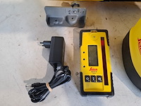Roterende laser zelfstellend horizontaal leica, rugby 810, bouwjaar 2016 - afbeelding 2 van  4