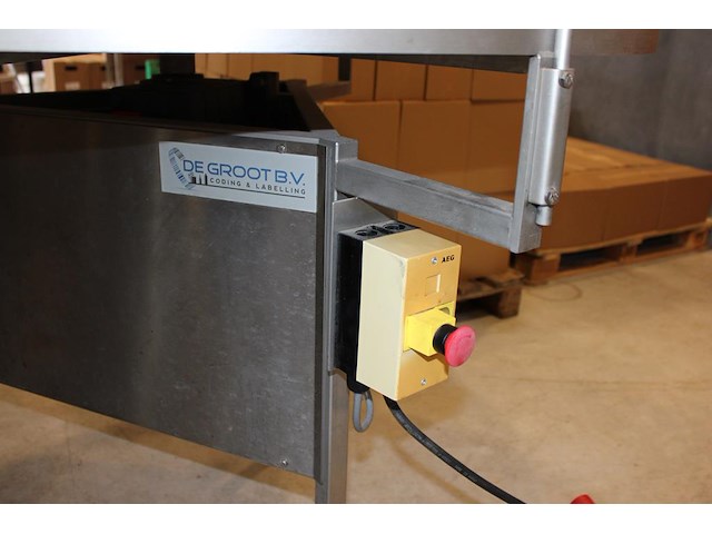 Roterende rvs flessentafel de groot. diameter 125 cm. let op: kavel is onderdeel van combinatiekavel k001. onderdeel van combinatiekavel complete mini brouwerijopstelling bestaande uit brouwhuis, 8 gistingstanks (deels gevuld), bottellijn, pompen, warmtewisselaar, natte lijn etiketteermachine en chiller - afbeelding 2 van  2