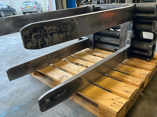 Roterende vorkenklem heftruck - fem3a - afbeelding 4 van  7