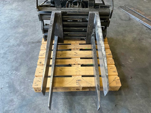 Roterende vorkenklem heftruck - fem3a - afbeelding 5 van  7