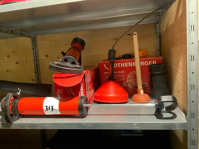 Rothenberger rioolontstopper en 2 ontstoppingspompen - afbeelding 1 van  2