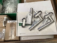Roto, reynaers, sobinco partij diverse glassteunen en hoekstukken - afbeelding 2 van  41