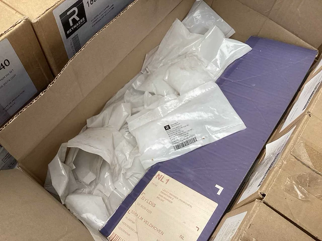 Roto, reynaers, sobinco partij diverse glassteunen en hoekstukken - afbeelding 33 van  41